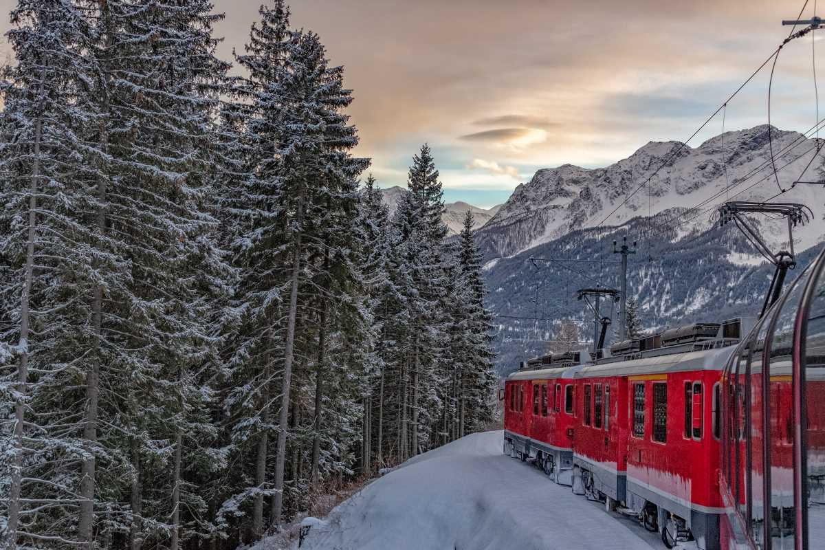 Top Scenic Train Routes in the Arctic Circle